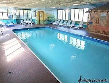מפלי הניאגרה River Rapids Inn קנדה
