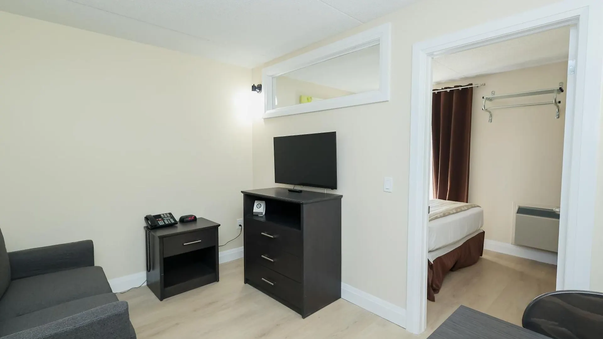 מפלי הניאגרה River Rapids Inn קנדה