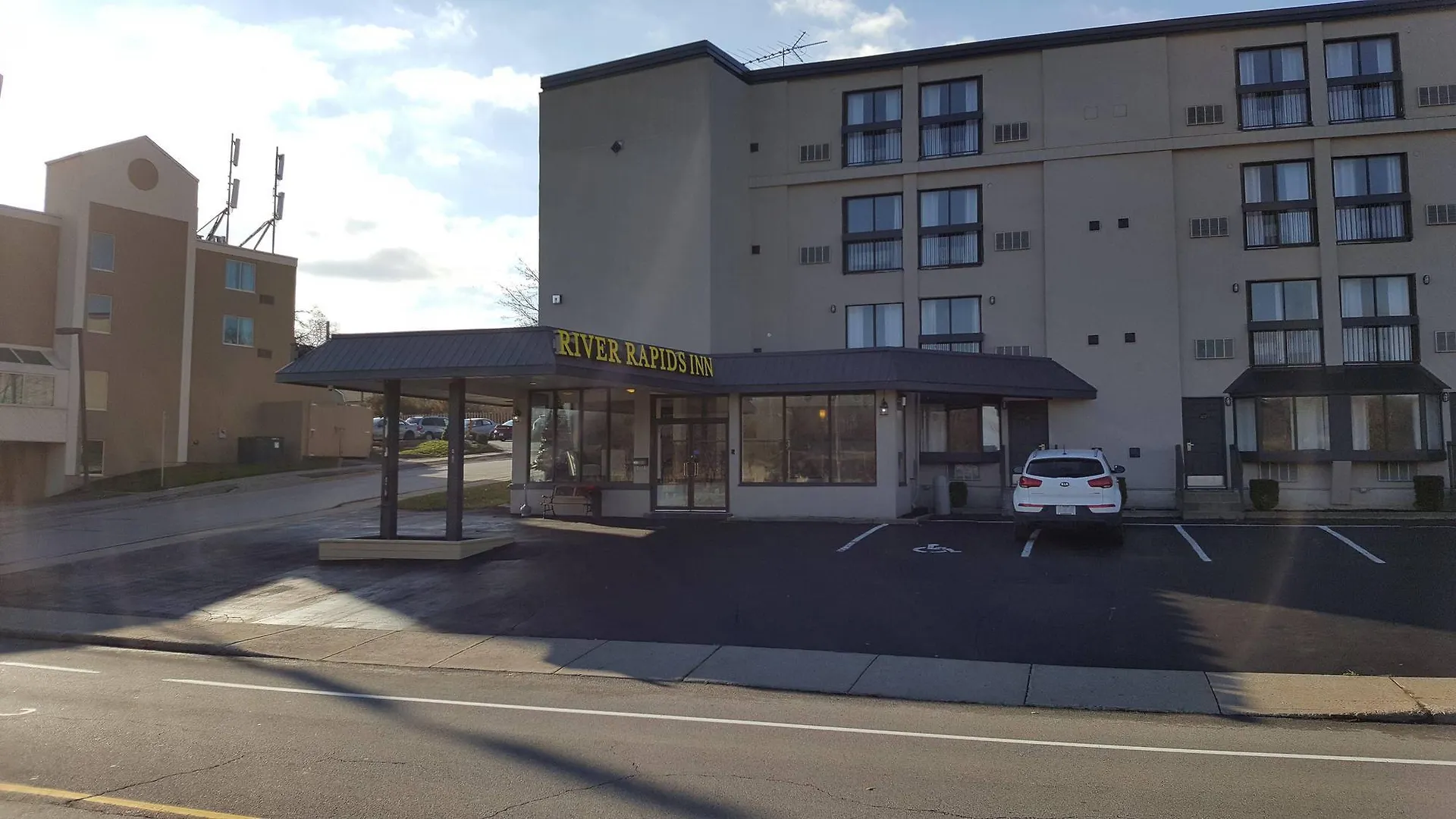 מפלי הניאגרה River Rapids Inn